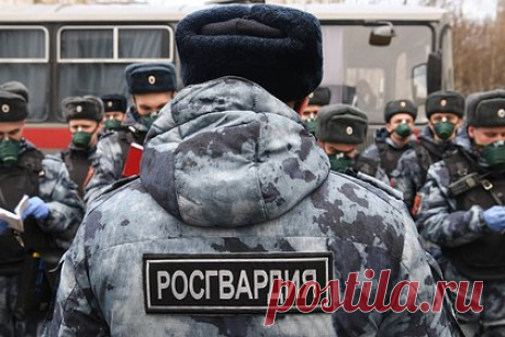 Глава самарского управления Росгвардии подал рапорт об увольнении. В Самарской области начальник управления Росгвардии написал рапорт об увольнении. Речь идет о генерал-майоре полиции Александре Эсауленко. Он подал рапорт неделю назад. Документы об освобождении силовика от должности направлены в Администрацию Президента. Он возглавлял управление с 2017 года.
