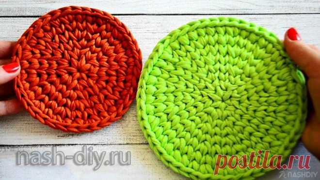 ИДЕАЛЬНЫЙ КРУГ ИЗ ТРИКОТАЖНОЙ ПРЯЖИ,
описание: http://nash-diy.ru/vjazanie-dlja-doma/salfetki/418-idealnyj-krug-iz-trikotazhnoj-prjazhi.html