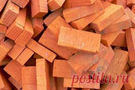 Рабочим завода в Тульской области выдали зарплату кирпичами