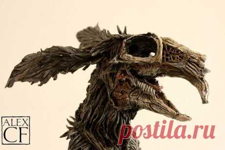 Бестиарий из фей и драконов | Чёрт побери В 1960 году в Лондоне планировали построить новый дом. Для этого нужно было снести старинный особняк, на месте которого планировали возвести новое здание. Но в этом особняке был обнаружен необычный подвал, он был заполнен кучей ящиков. В ящиках хранилась какая-то чертовщина – в соломе, пакле, вате лежали коробочки с непонятными скелетами. На содержимое ящиков обратили внимание лишь в 2006 году.Некоторые ящики до ужаса поражали. В н...