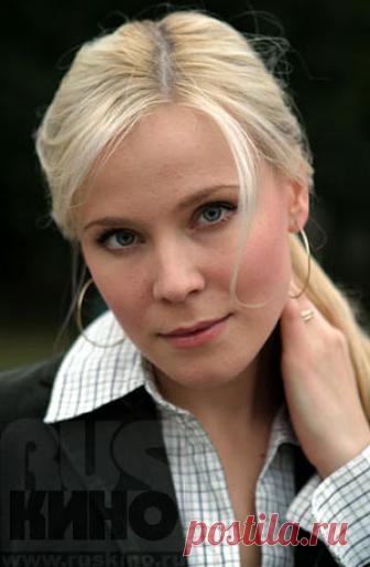 Мария Куликова — биография, фильмография, фотографии актрисы Родилась 4 августа 1977г. В 1998г. окончила ВТУ им. Б.В. Щукина (курс Е. Князева). С 1998 по 2011гг. - актриса Московского Академического театра Сатиры.