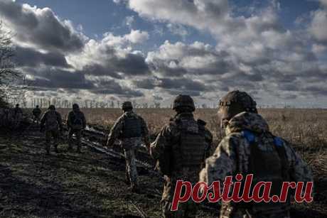 В США заявили о неспособности Запада восполнить потери ВСУ. Бывший морской пехотинец Вооруженных сил США Брайан Берлетик заявил в эфире своего YouTube-канала New Atlas, что Вооруженные силы Украины (ВСУ) будут истощены и Запад не сможет восполнить их потери. По словам эксперта, проводимые Россией операции становятся все более эффективными, а ВСУ теряет боеспособность.