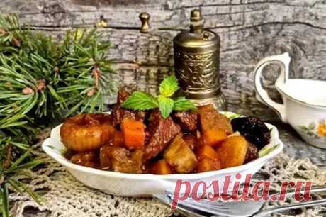 Рецепт томленой говядины с сухофруктами - Четыре вкуса - Социальная сеть "МТ.RU" Ингредиенты говядина - 1000-800 г лук - 1-2 шт. морковь - 1 шт. красное вино - 0,5 ст. томатная паста - 50 г чеснок - 2-3 зубчика сухофрукты (изюм, чернослив, курага, инжир) имбирь натертый - 0,5 ч.л. корица - щепотка перец душистый перец черный перец красный острый соль вода Подписывайтесь, читайте, комментируйте, ставьте лайки