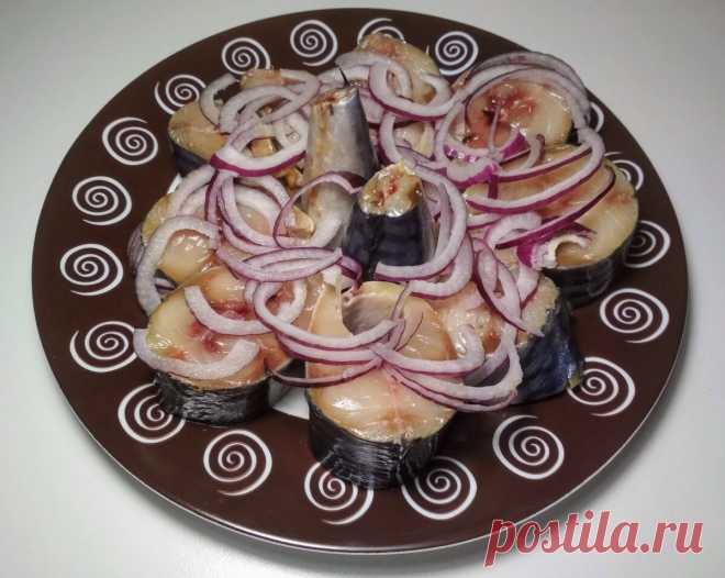 Как готовит скумбрию мой муж. Только соль,сахар,вода. Ничего лишнего, а вкусно безумно! | просто ФИЛИНЫ заметки | Яндекс Дзен