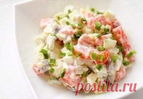Салат с семгой и огурцами