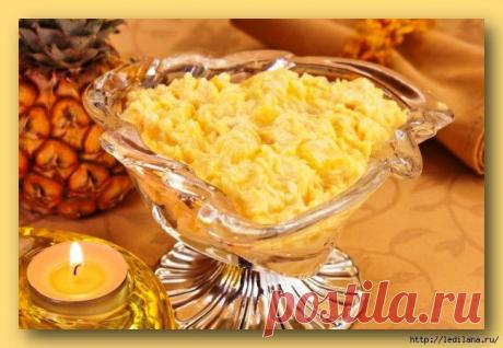 Салат с ананасом, сыром и чесноком