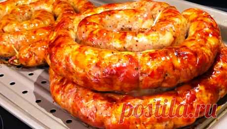 Домашняя колбаса в духовке. Деревенский рецепт: вкусная натуральная закуска Впервые попытки сделать колбасу были предприняты в Древнем Китае. Рецепты колбасы в 500 году нашей эры были очень примитивными. Зачем китайцам понадобилось делать колбасу? Дело в том, что в подобном виде мясо не так быстро тухло. Это позволяло наслаждаться деликатесом в дороге или хранить до праздников. Разумеется, пленки и иных материалов хранения у древних людей […]