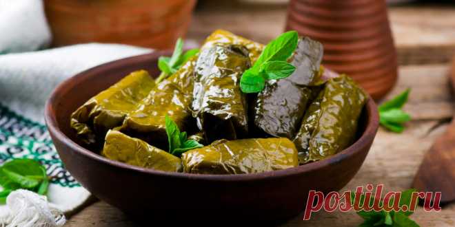 Долма с фаршем, рисом и кедровыми орехами: рецепт - Лайфхакер