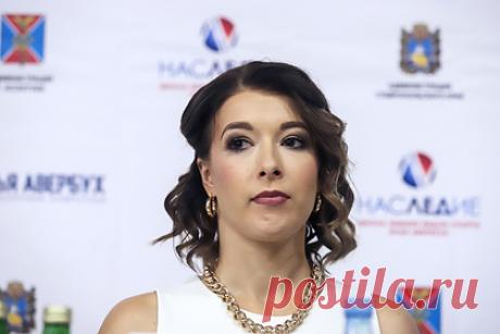 Партнерша избитого фигуриста-чемпиона обратилась к нему. Олимпийская чемпионка в танцах на льду Екатерина Боброва отреагировала на инцидент с избиением ее бывшего партнера Дмитрия Соловьева в Москве. Спортсменка обратилась к фигуристу, пожелав ему скорейшего выздоровления и восстановления. «Ты знаешь, я всегда готова помочь и быть рядом, если это нужно», — добавила она.