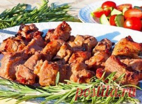 Шашлык из свинины, маринованной в помидорах, розмарине и луке.Безумно вкуснo!! Быстро, легко и ОЧЕНЬ вкусно! Рецепт совсем простой. !! Более подробно о рецепте можете узнать в источникe: шеф-повар Одноклассники, по ссылке fastppc.net/2b74f  Рекомендуем посмотреть!!! Приятного аппетитa

Дорогие кулинары! Чтобы не потерять рецепт, жмите &quot;Класс!&quot;, а потом &quot;поделиться&quot;. Рецепт будет на вашей стене В Одноклассники. Всё ОК!