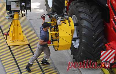 В Кировской области молодые специалисты в АПК будут получать 1 млн рублей. Таким образом в регионе планируют решать кадровую проблему в сфере сельского хозяйства