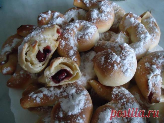 Испанские булочки с вишней - Простые рецепты Овкусе.ру