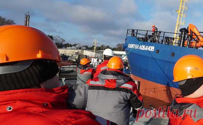 Власти назвали число погибших и пострадавших при пожаре на траулере. При пожаре на траулере «Капитан Лобанов» в Калининградской области погиб один человек, еще четверо пострадали, сообщил РБК руководитель пресс-службы областного правительства Дмитрий Лысков.