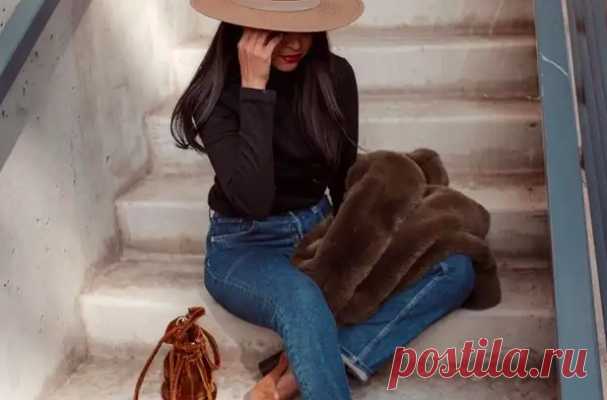 20+ примеров как носить черную водолазку, чтобы всегда быть на высоте Водолазка — важный базовый элемент женского гардероба для холодного времени года. Ее универсальность сделала ее очень популярной среди девушек разного возраста и с разным типом фигуры. Особенно водолазка черного цвета хорошо смотрится в повседневных образах или в офисных и деловых луках.