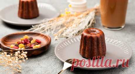 Канеле: история французского пирожного и рецепт — читать на Gastronom.ru До недавнего времени с канеле (ударение на последний слог) были знакомы лишь те, кто посещал знаменитый винный регион Бордо. Даже в других регионах Франции эта выпечка в форме небольших усеченных рифленых конусов не очень известна. А вот местные люби - статья на кулинарном сайте Gastronom.ru