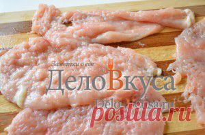 Рулетики из куриного филе в беконе