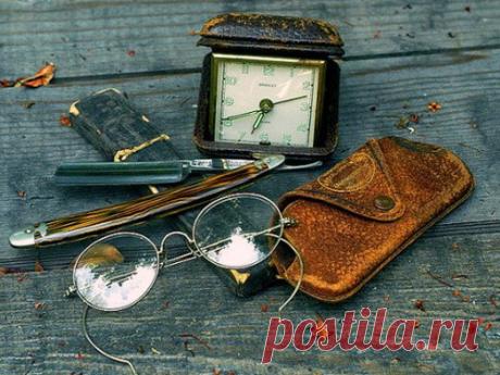 Энергия предметов и вещей: как она влияет на нашу жизнь Энергией обладает не только человек или животное. Даже простые вещи могут иметь ауру, которая влияет на всё вокруг. Эксперты рассказали, как именно энергия вещей может влиять на нашу жизнь и почему это происходит.