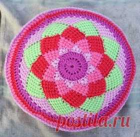 Hooking Crazy: Tunisian Entrelac Circle Cushion