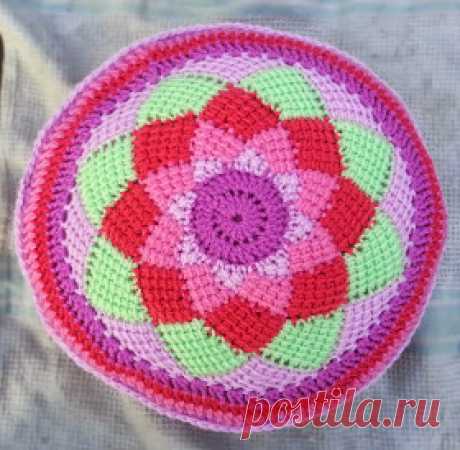 Hooking Crazy: Tunisian Entrelac Circle Cushion