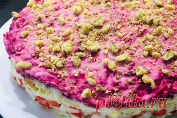 Слоеный салат с крабовыми палочками, свеклой и морковью — Домашняя кулинария