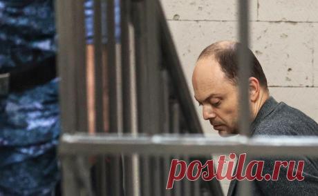 Владимира Кара-Мурзу перевели в тюремную больницу. Владимира Кара-Мурзу (признан иноагентом), отбывающего 25-летний срок за госизмену, осуществление деятельности нежелательной организации и распространение фейков о российской армии, перевели из омской колонии строгого режима в больницу Федеральной службы исполнения наказаний (ФСИН).