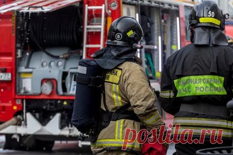 СК завел уголовное дело из-за гибели четырех человек в пожаре. В Иркутской области следователи завели дело по статье 109 УК РФ («Причинение смерти по неосторожности двум и более лицам») из-за гибели четырех человек в пожаре. ЧП произошло утром 23 апреля в СНТ «Коммунальник» в городе Усть-Илимск. Четыре человека, среди которых семилетняя девочка, сгорели в частном доме.