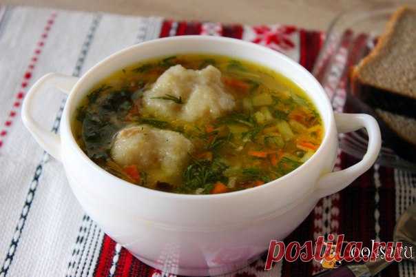 Куриный суп с картофельными клёцками и гречневыми хлопьями Для домашенго семейного обеда, в холодный зимний день можно приготовить вкусный, сытный, уютный куриный суп с картофельными клёцками и гречневыми хлопьями. Это первое блюдо понравится и взрослым, и детям. Внесет разнообразие в домашнее меню. Попробуйте!
