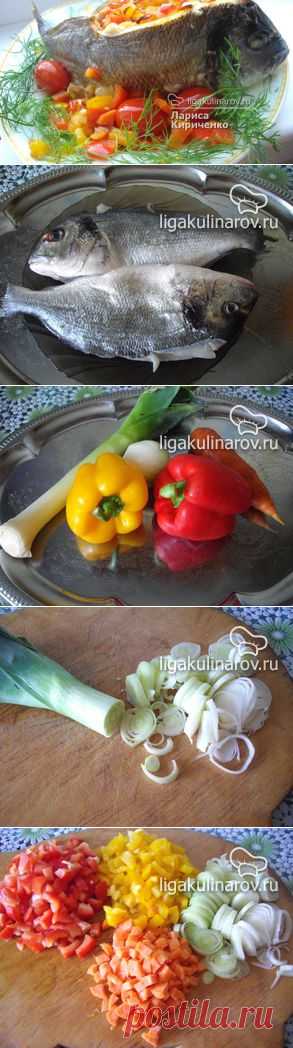 Дорадо запеченная на овощной подушке, под чесночным соусом – рецепт с фото от Лиги Кулинаров, пошаговый рецепт