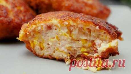 КАБАЧКОВЫЕ КОТЛЕТЫ С ФАРШЕМ— НАСТОЯЩИЙ ХИТ КАЖДОГО ЛЕТНЕГО СЕЗОНА!
КАБАЧКОВЫЕ КОТЛЕТЫ С ФАРШЕМ Невероятно сочные и вкусные! Ингредиенты: Кабачок — 1 шт. Свиной фарш — 400 г Яйцо — 2 шт. Манка — 1–2 ст. л. Мука — 2 ст. л. Соль — 0,5 ч. л. Черный перец (молотый) по вкусу Приготовление: Натираем кабачок на крупной терке и отжимаем сок. Смешиваем в миске кабачок, […]
Читай дальше на сайте. Жми подробнее ➡