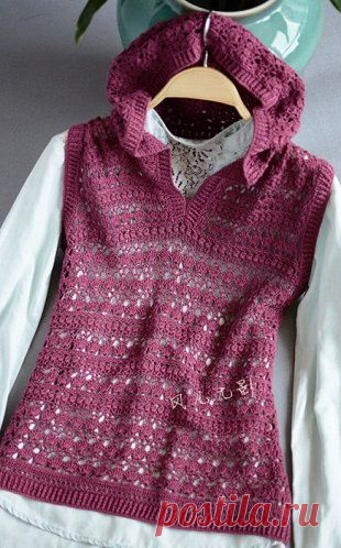 Безрукавка с капюшоном крючком