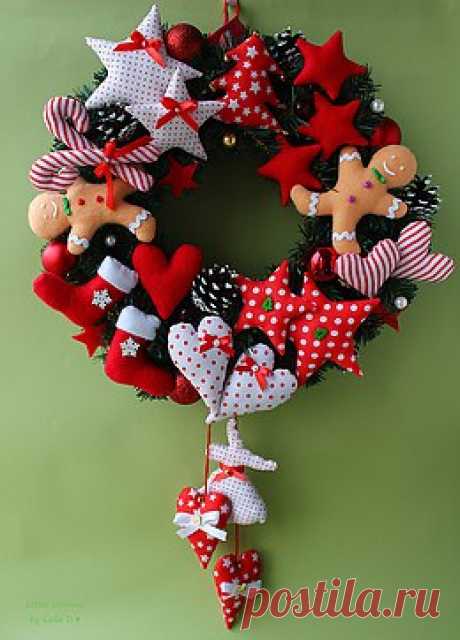 #от_подписчиков@elehandmade

Хочу поделиться с Вами результатом своего предпраздничного творчества Не судите строго, я только учусь Спасибо автору за идею, веночек дает удивительное ощущение уюта и ...