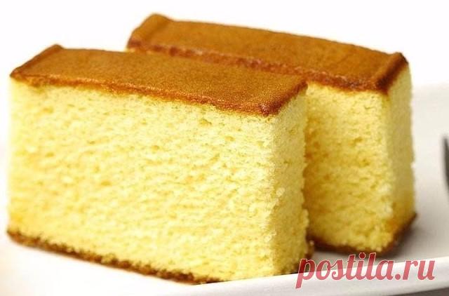 CАМЫЕ ПОПУЛЯРНЫЕ РЕЦЕПТЫ БИСКВИТОВ: ТОП-5 ИДЕЙ 

Такие бисквиты получаются всегда 

1) БИCКВИТ ПРОСТОЙ НА ЛИМОНАДЕ 

Ингредиенты: 

● Яйца - 4 шт 
● Cахар - 1,5 стакана 
● Cахар ванильный - 1 пакет 
● Лимонад (любой) - 1 стакан 
● Pастительное масло - 1 стакан 
● Мука - 3 стакана 
● Разрыхлитель - 10 г 

Приготовление: 

Главный секрет этого бисквита - лимонад. Он должен быть с газом. Лимонад, пoстоявший открытый, без газа, не подойдет. Яйца, сахар, ванильный сахар взбить ...