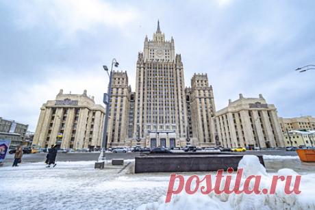 В МИД России рассказали о готовности эвакуировать россиян с Украины. Россия всегда готова эвакуировать своих граждан с территории Украины: для этого там имеется специальный департамент, а при посольствах — особые штабы. Об этом заявил заместитель директора департамента информации и печати МИД РФ Алексей Зайцев, передает корреспондент «Ленты.ру».