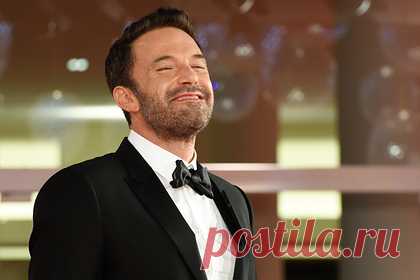 Бен Аффлек нашел покупателя на свой особняк в рекордные сроки. Американский актер Бен Аффлек в рекордные сроки нашел покупателя на свой роскошный особняк в Лос-Анджелесе. На поиск будущего владельца жилья у него ушло три недели. Об этом сообщает TMZ. Во вторник, 30 августа, актер принял предложение от покупателя. Его имя не сообщается.