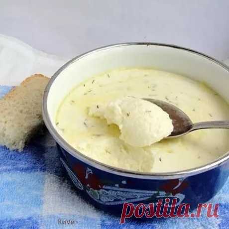 Домашний плавленный сыр!

Просто и аппетитно!
Никаких растительных жиров и вредных консервантов!

Приготовить домашнего плавленого сыра можно много, хранится в холодильнике он долго, так что будете наслаждаться бутербродами с натуральным вкуснейшим плавленым сыром не один день.

Продукты
400 г творога
50 г сливочного масла
1 яйцо
1 ч. ложка соды
соль по вкусу
специи по вкусу

1. Творог, желательно домашний, протирается ложкой через сито. По идее, можно и через мясорубку, н...