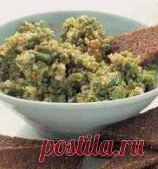 Вегетарианская рубленая печень Ашкеназская кухня имеет немало популярных вегетарианских версий приготовления классической рубленой печени. Смесь из подрумяненного репчатого лука, рубленых овощей, крутых яиц и грецких орехов по вкусу и внешнему виду удивительно похожа на нее, однако оказывается куда легче и свежее