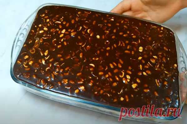 Потрясающе вкусный трайфл «Сникерс» - КУХНИ МИРА 
 Очень вкусный шоколадный трайфл Сникерс. Он передает вкус сникерсов, но приготовлен по мотивам английских рецептов трайфлов. Его можно также подать в прозрачных стаканах или креманках. Замечательная идея для праздничного десерта Ингредиенты: Молоко — 150 мл Яйца куриные — 2 яйца Растительное масло — 150 граммов Какао порошок — 2 столовых ложки Мука — 180 […]