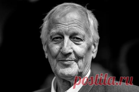 Умер писатель-фантаст Питер Страуб. Умер писатель-фантаст Питер Страуб. Автор скончался в Нью-Йорке в возрасте 79 лет. Причиной смерти стали осложнения после перелома бедра. Страуб известен как автор хоррор-произведений «История с привидениями», «Обитель теней» и «Парящий дракон». Большое влияние на его творчество оказала дружба со Стивеном Кингом.