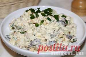 Салат с курицей, грибами и кукурузой «Глория»