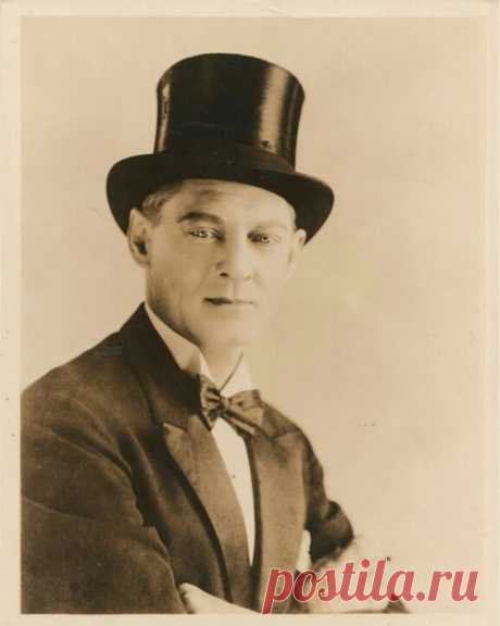 Лайонел Бэрримор (Lionel Barrymore)
- 28 апреля, 1878 • 15 ноября 1954