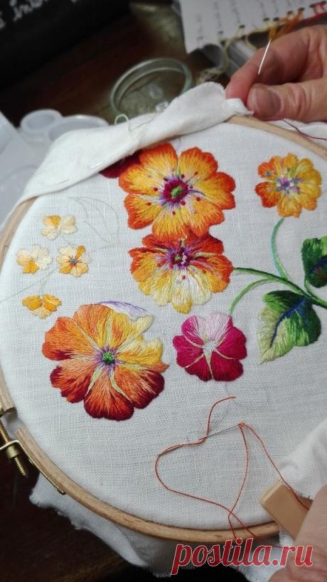 Blog de Catherine Laurencon Blog de Catherine Laurencon - Un des Meilleurs Ouvriers de France (MOF) 2011, broderie main : option couleur. Professeur indépendante internationale, intervena