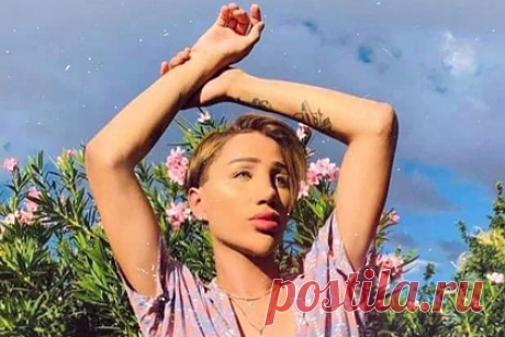 Парень потратил 610 тысяч рублей на внешность Кена и прославился в сети. Житель Мексики потратил сотни тысяч рублей на пластические операции и прославился в сети. 29-летний парикмахер и визажист Кристиан Чавес (Christian Chavez) признался, что начал менять свою внешность с 19 лет. Его первой процедурой была нехирургическая пластика носа филлерами на основе гиалуроновой кислоты.