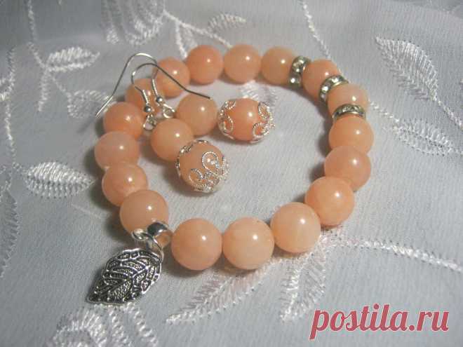 Жадеит "нежный лосось"