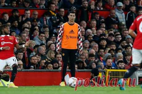 Роналду вывели из состава «Манчестер Юнайтед» перед матчем с «Челси». Португальского нападающего Криштиану Роналду не будет в заявке «Манчестер Юнайтед» на матч 13-го тура Английской премьер-лиги (АПЛ) против лондонского «Челси». Решение вывести футболиста из состава принял главный тренер команды Эрик тен Хаг. Встреча АПЛ пройдет 22 октября.