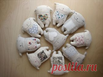 Littles guys, moi aussi j’aimerais trouver mon doudou perso Avouez qu’ils sont mignons ces “Littles guys”. Ils sont assez faciles à réaliser mais encore fallait-il en avoir l’idée. Et c’est bien là toute la difficulté : être su…