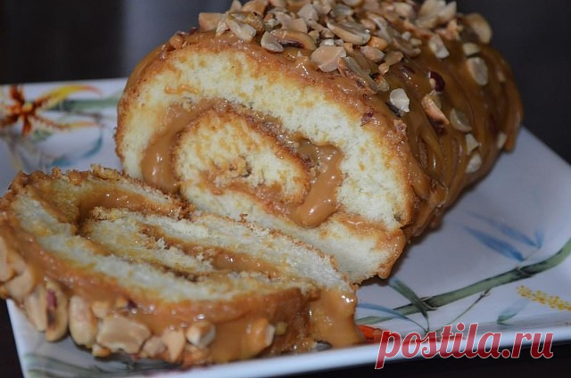 РУЛЕТ БИСКВИТНЫЙ
ИНГРЕДИЕНТЫ:

Для бисквита:
- 4 яйца
- 100 г сахара
- 1 ч.л. разрыхлителя
- 150 г муки

ПРИГОТОВЛЕНИЕ:

Яйца взбить с сахаром, добавить разрыхлитель и муку и взбить (я взбивала блендером). Застелить Противень бумагой для выпечки, смазать раст. маслом, вылить тесто толщиной 3-5 мм и запечь в разогретой до 180* духовке 15 мин. Взять кухонное полотенце, намочить водой и расстелить на столе. Готовый бисквит перевернуть на полотенце, убрать бумагу для выпечки и...