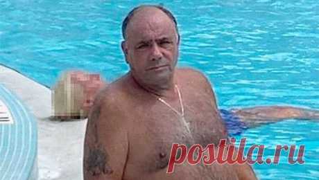 Разыскиваемого мафиози арестовали благодаря его фотографии в бассейне. В США арестовали мафиози после того, как в соцсетях появилось его фото в бассейне, пишет New York Post. Как пишут СМИ, 68-летний Ральф ДиМаттео находился в розыске за вымогательство, угрозы и отмывание денег, но полицейским долгое время ...