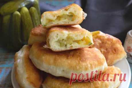Жареные пирожки с картофельным пюре и маринованными огурцами - Будет вкусно - Медиаплатформа МирТесен