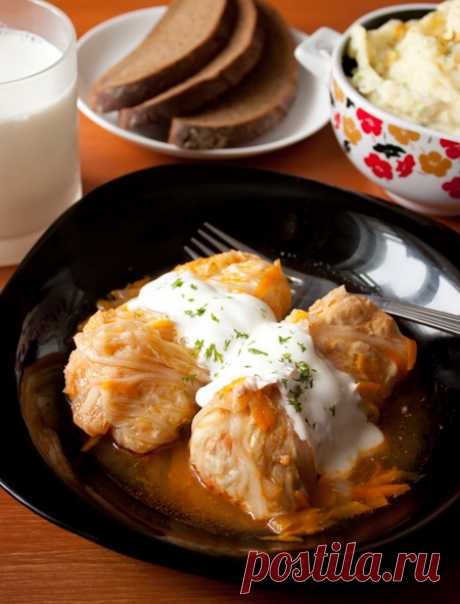 Голубцы из курицы и пекинской капусты на Вкусном Блоге Я с детства обожаю голубцы. Могу съесть много сразу и с огромным удовольствием. Одна проблема – мне тяжело дается отпаривание и разбирание капустного кочана для голубцов. Уже не помню где я увидела идею заворачивания голубцов в листья пекинки. Долго собиралась приготовить и вот наконец созрела. Эти голубцы вместо мяса приготовлены…