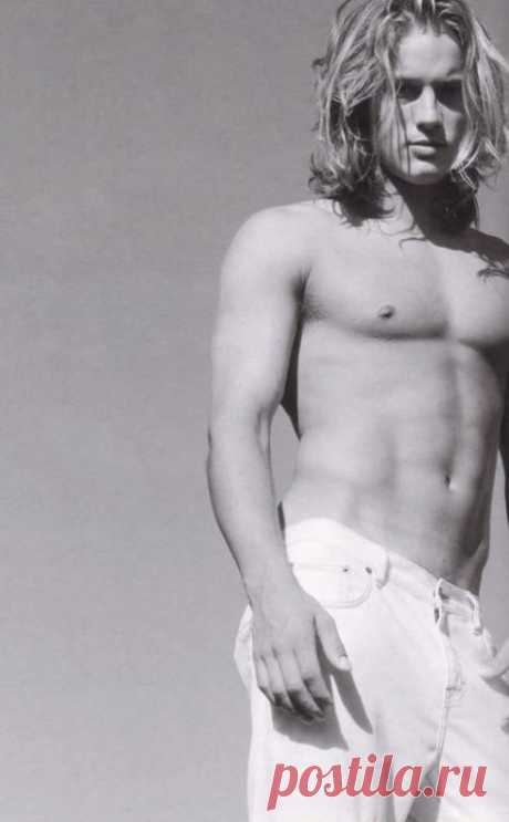 Travis Fimmel Calvin Klein Billboard London Calvin Klein Billboard